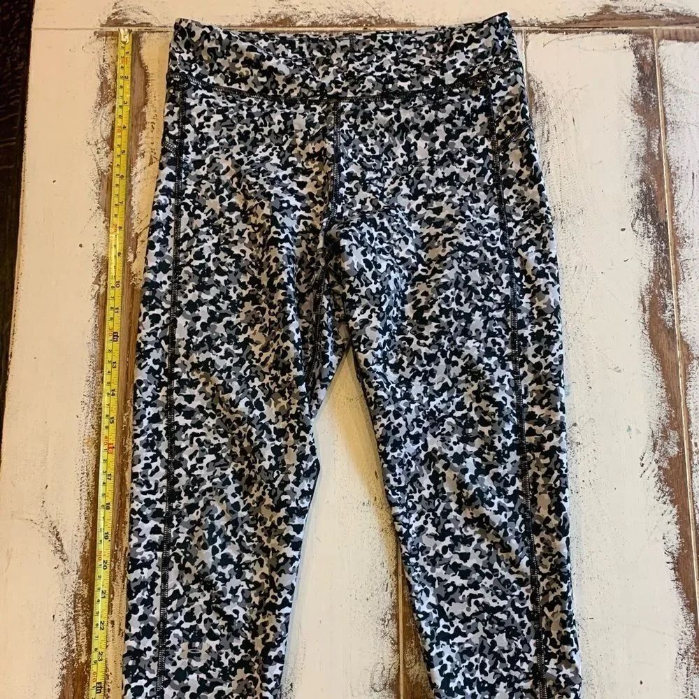 Under armor cropped legging 19” inseam